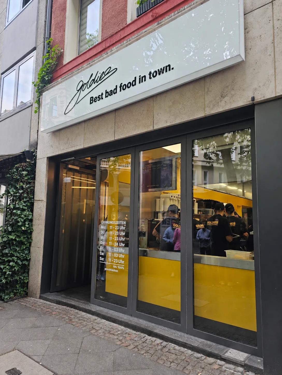 Goldies Köln – Eingang und Außenfassade