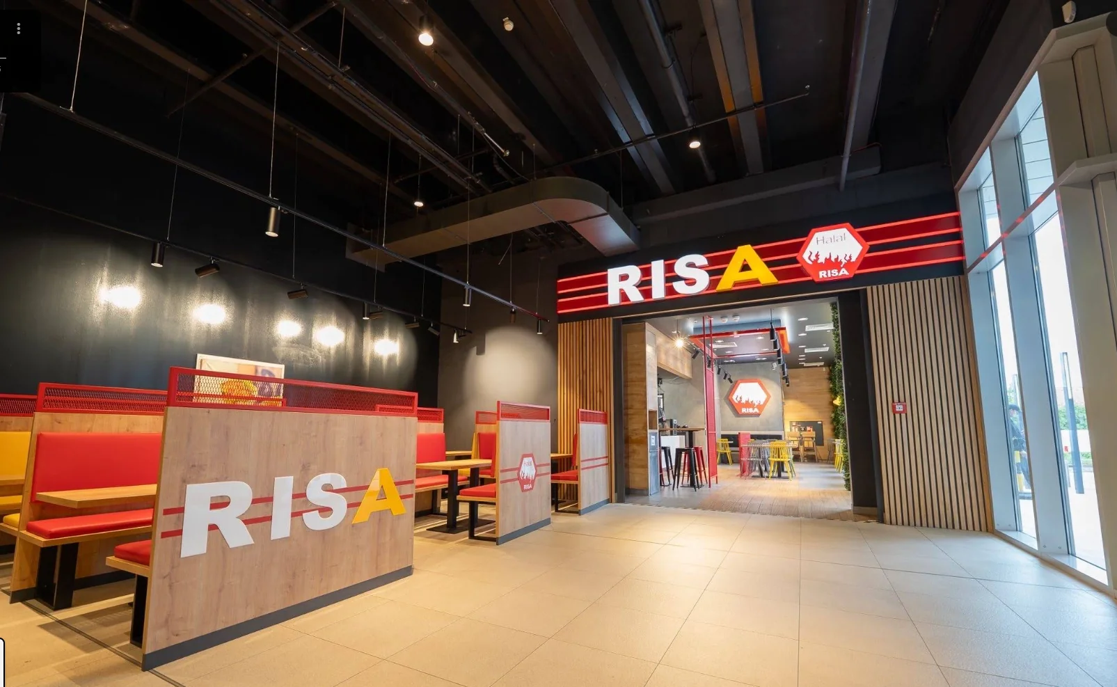 Innenraum des RISA Restaurants im Paunsdorf Center Leipzig